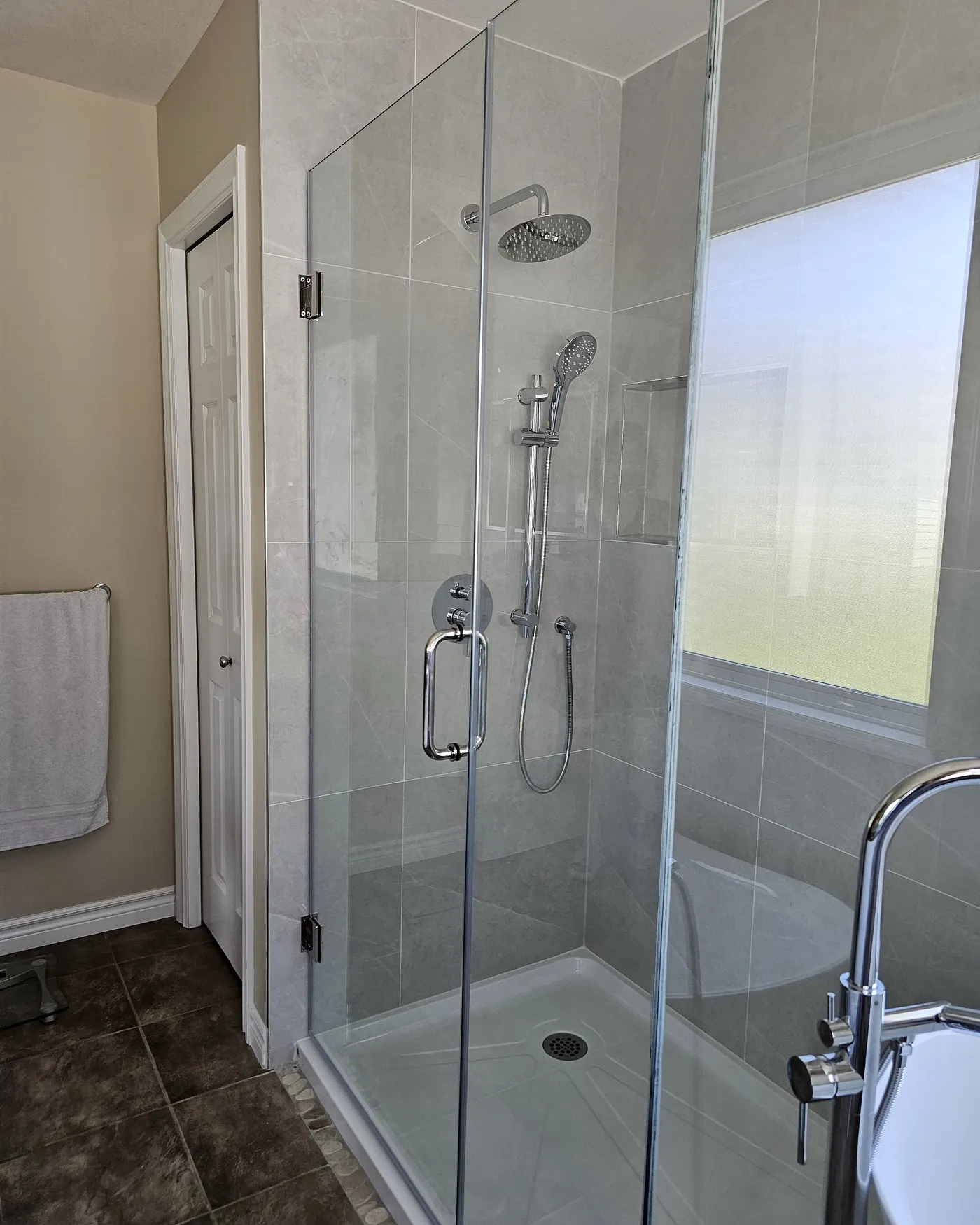 Bathroom renovation in Port Coquitlam by PS Tiling: Shower corner, after.