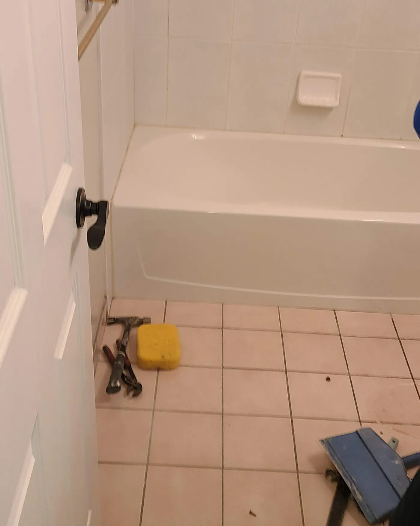 Bathroom renovation in Vancouver by PS Tiling: Tub surround, before.
